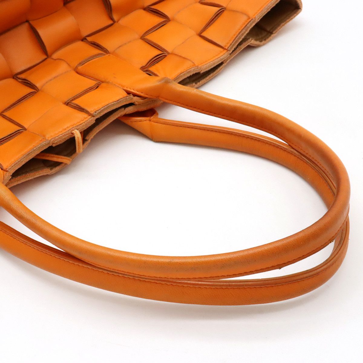 Bottega Veneta Bottega Veneta Bottega Veneta Leather Maxi Intrecciato Tote Bag 607668 Leather Tote Bag 607668 in Good Condition Size ONE SIZE - 4 Thumbnail