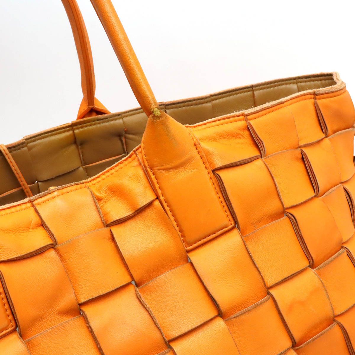 Bottega Veneta Bottega Veneta Bottega Veneta Leather Maxi Intrecciato Tote Bag 607668 Leather Tote Bag 607668 in Good Condition Size ONE SIZE - 8 Thumbnail