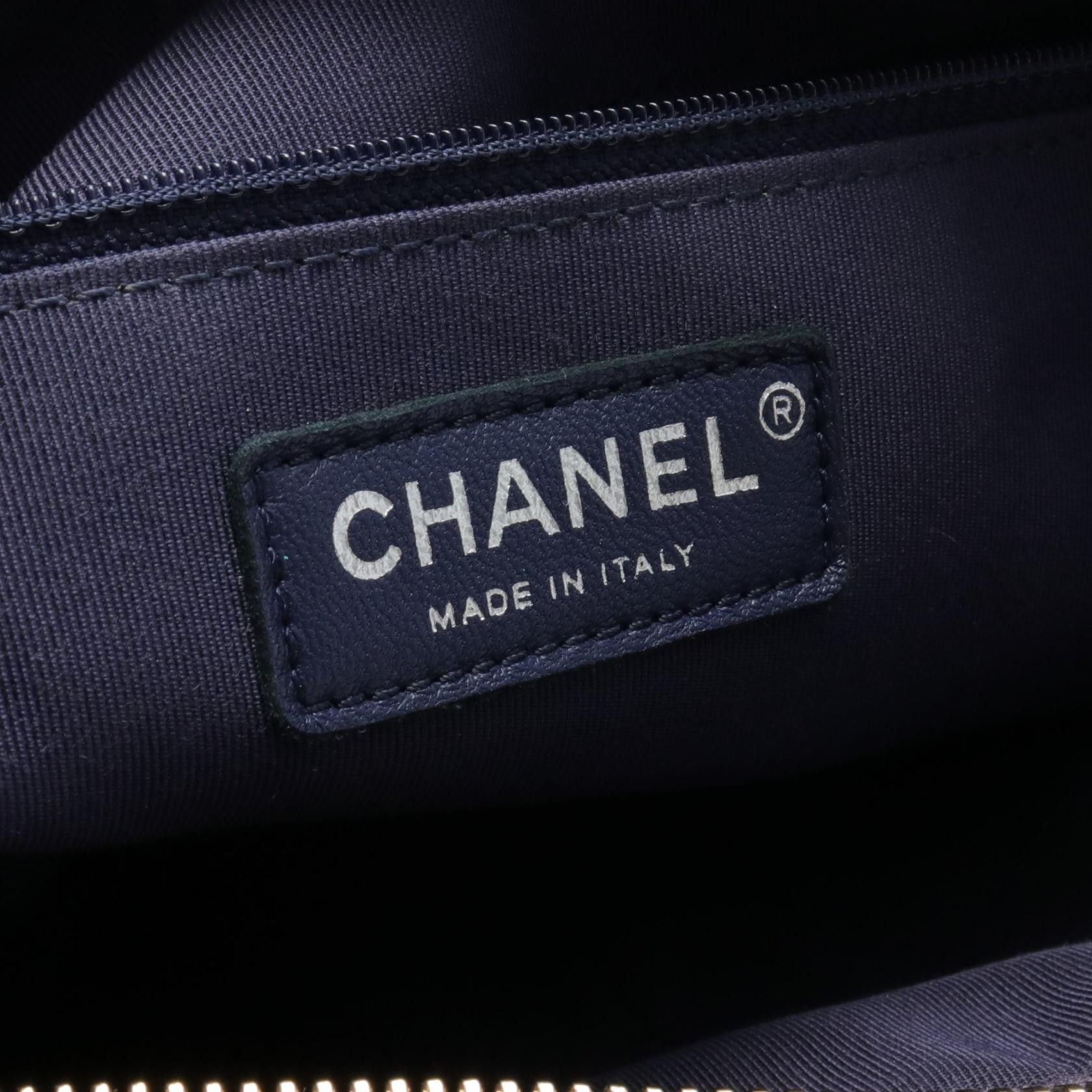 Chanel Chanel Leather & Tweed Gabrielle Hobo Bag Leather Shoulder Bag A93824 in Very Good Condition Size ONE SIZE - 4 Thumbnail