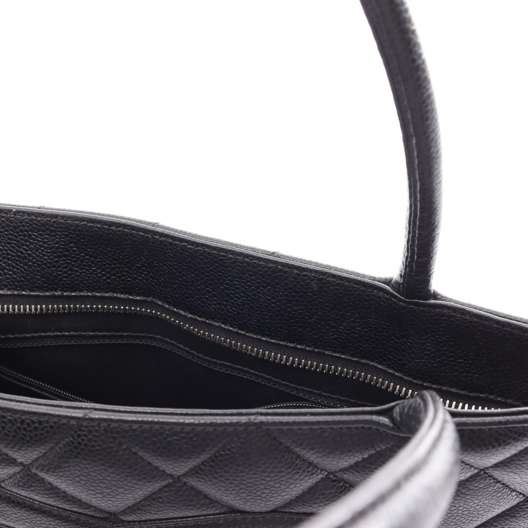 Chanel Chanel CC Caviar Medallion Tote Leather Tote Bag A01804 in Great Condition Size ONE SIZE - 6 Thumbnail