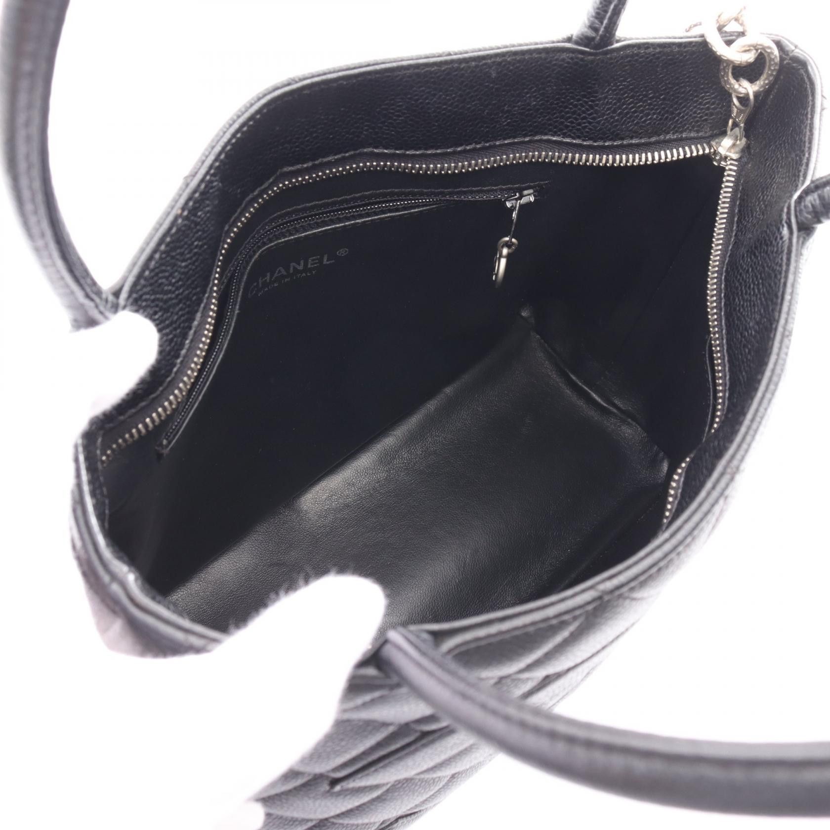 Chanel Chanel CC Caviar Medallion Tote Leather Tote Bag A01804 in Great Condition Size ONE SIZE - 3 Thumbnail