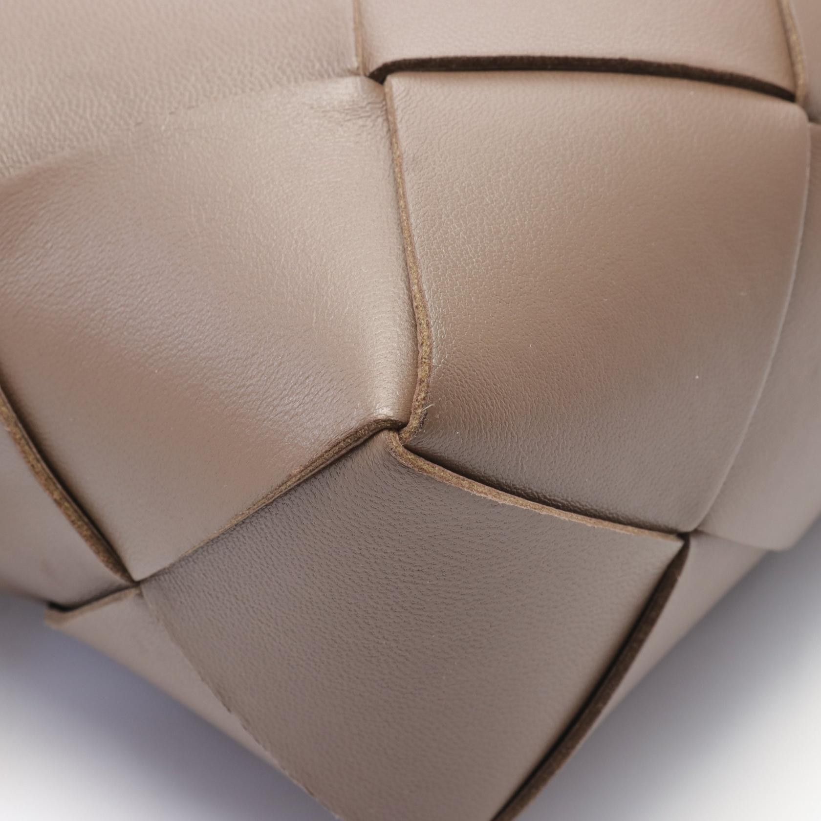 Bottega Veneta Bottega Veneta Leather Cassette Shoulder Bag Leather Shoulder Bag 701915 in Great Condition Size ONE SIZE - 6 Thumbnail