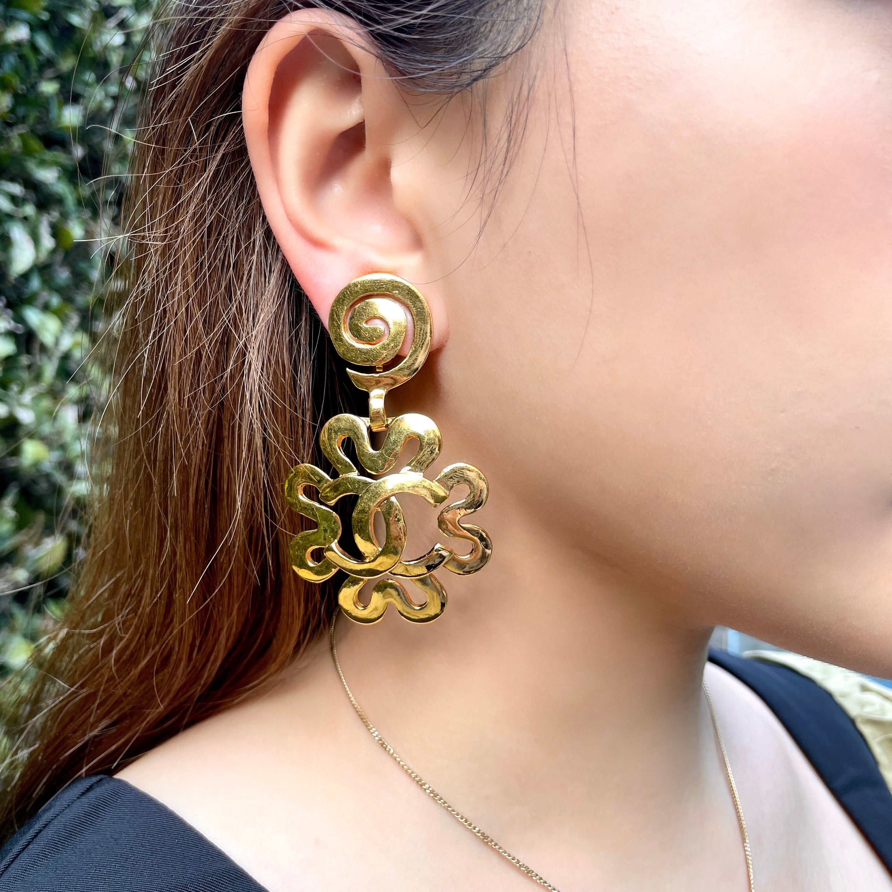 Chanel Chanel Flower Motif Jumbo Coco Mark Swing Earrings 95P Size ONE SIZE - 2 Thumbnail