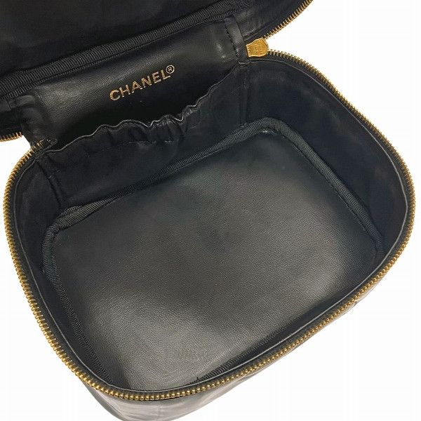 Chanel Chanel Chanel Vanity Enamel Cosmetic Pouch Handbag Leather Vanity Bag 4260957 in Good Condition Size ONE SIZE - 6 Thumbnail