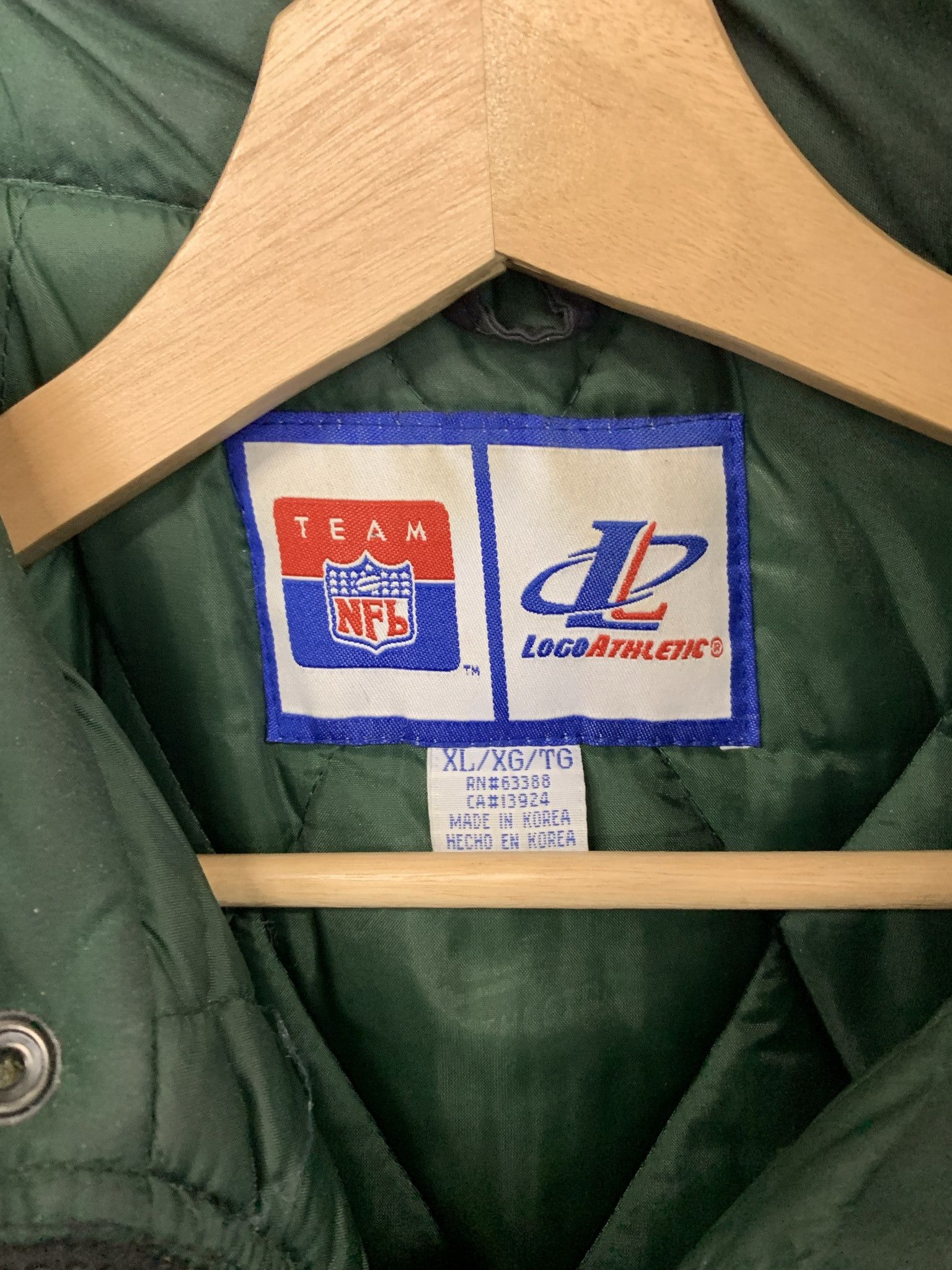 NFL × Vintage Vintage 1990s Green Bay Packers Puffer Jacket Embroider Started Jacket Packers Size XL Size US XL / EU 56 / 4 - 2 Thumbnail