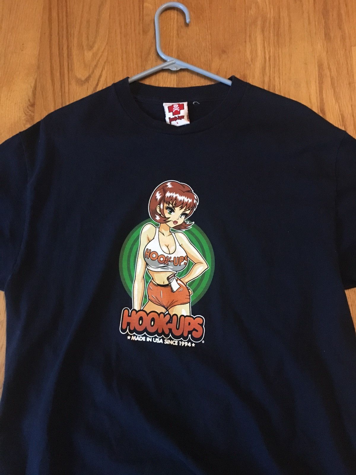 Hook-Ups Hook-Ups Hooters T-Shirt | Grailed