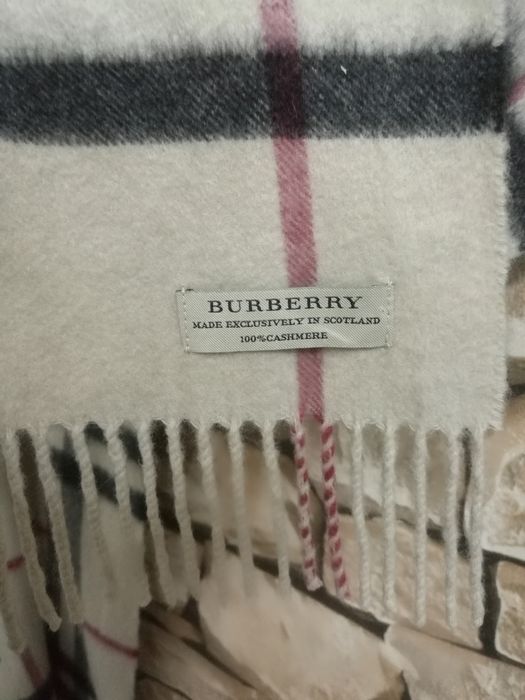 Burberry Rare Burberry Scarf/Rare Design/Nice Design/Exclusively in