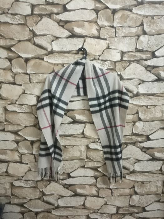 Burberry Rare Burberry Scarf/Rare Design/Nice Design/Exclusively in