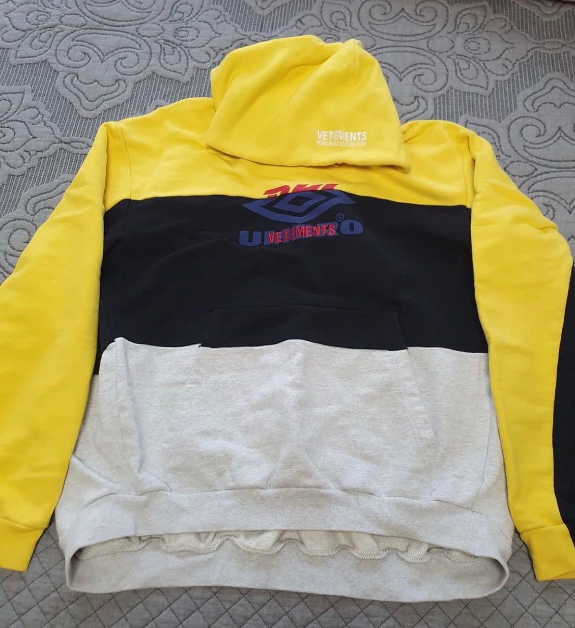 Vetements VETEMENTS X DHL Hoodie -DMC Size US S / EU 44-46 / 1 - 2 Thumbnail