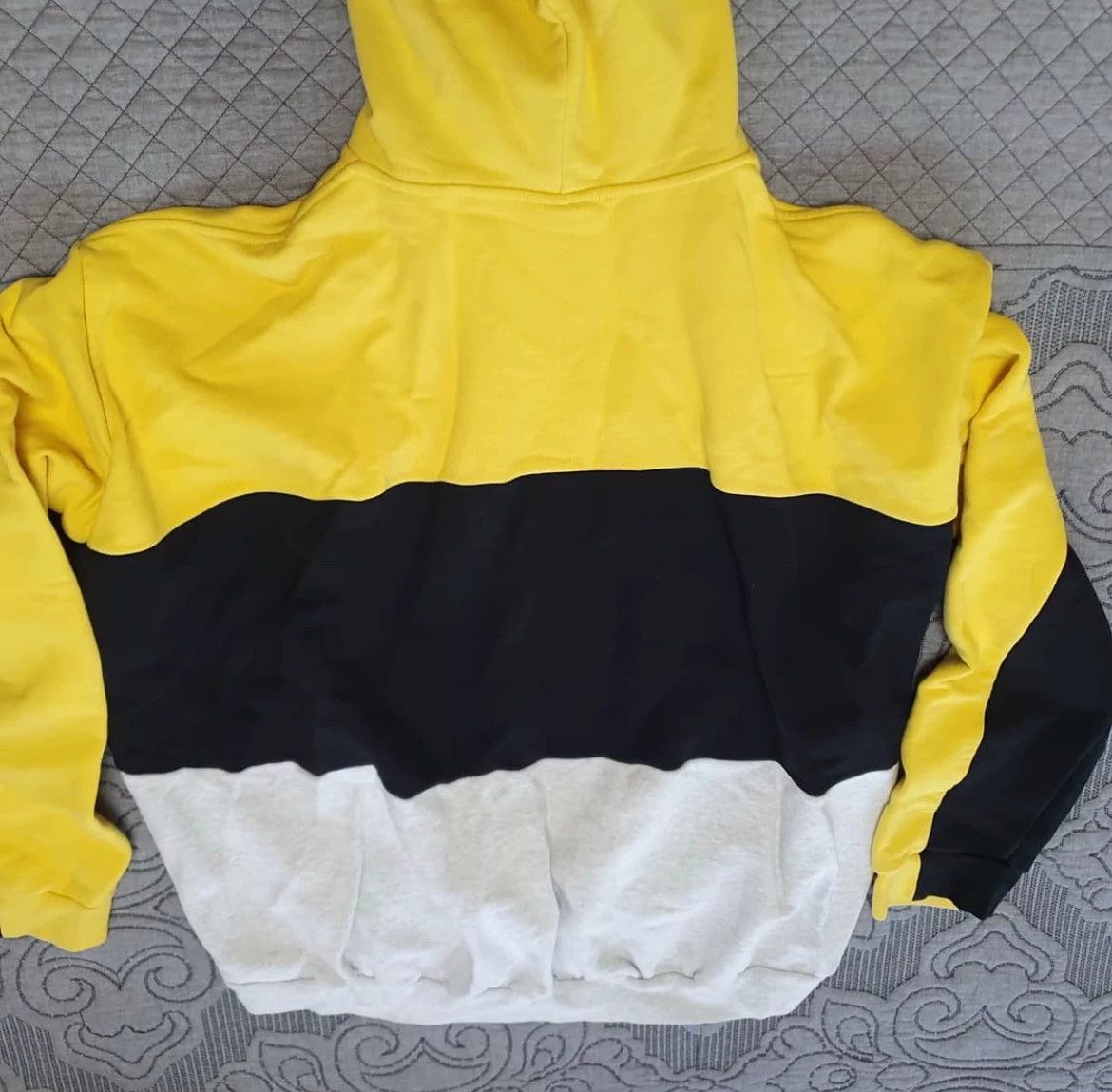 Vetements VETEMENTS X DHL Hoodie -DMC Size US S / EU 44-46 / 1 - 3 Thumbnail