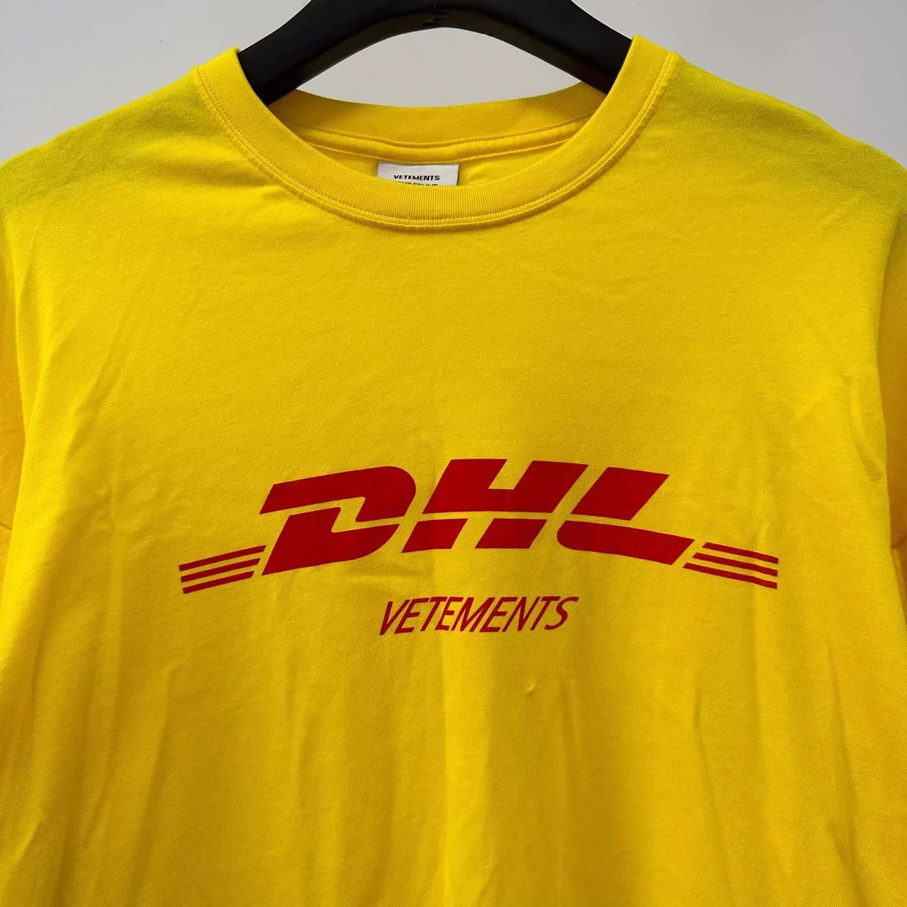 Vetements VETEMENTS SS18 DHL Co Piece Printed Long Sleeve T-shirt -DMC Size US M / EU 48-50 / 2 - 3 Thumbnail