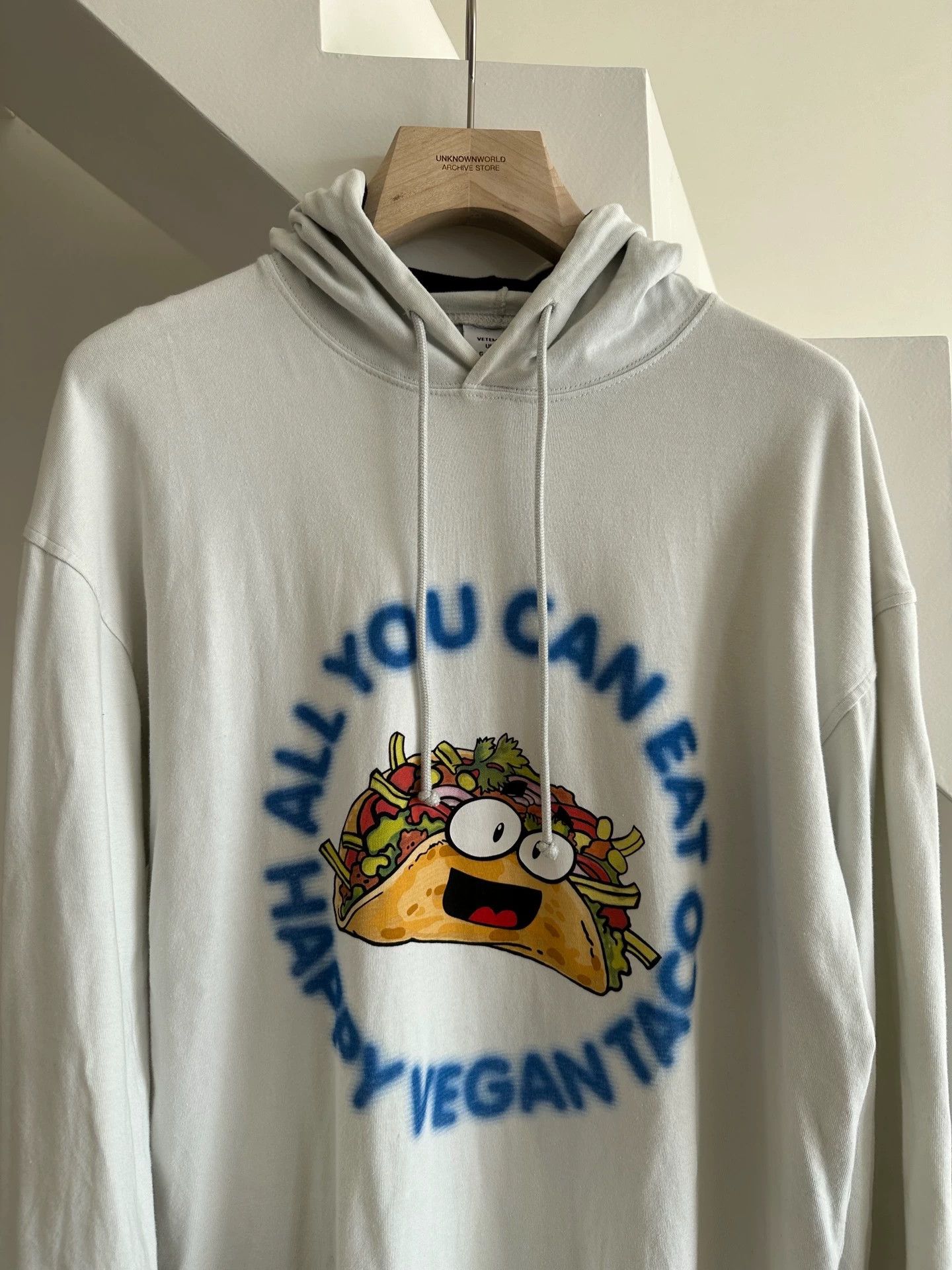 トップス VETEMENTS 19AW VEGETARIAN TACO HOODIE Vetements Taco Cotton Hoodie - WHITE | Garmentory