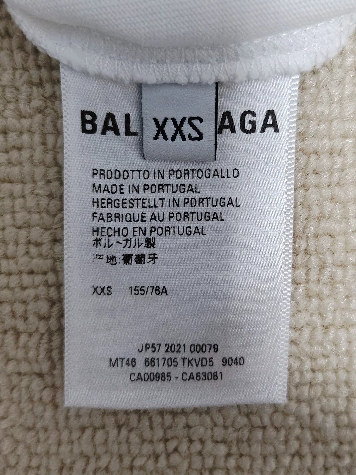 Balenciaga Balenciaga 22ss Blurred Logo Damaged Short Sleeve -DMC Size US XXS / EU 40 - 5 Thumbnail