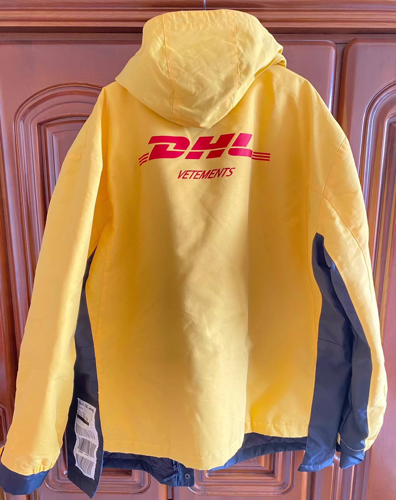 Vetements Vetements x DHL HK Limited Yellow Jacket Cotton Jacket -DMC Size US L / EU 52-54 / 3 - 4 Thumbnail