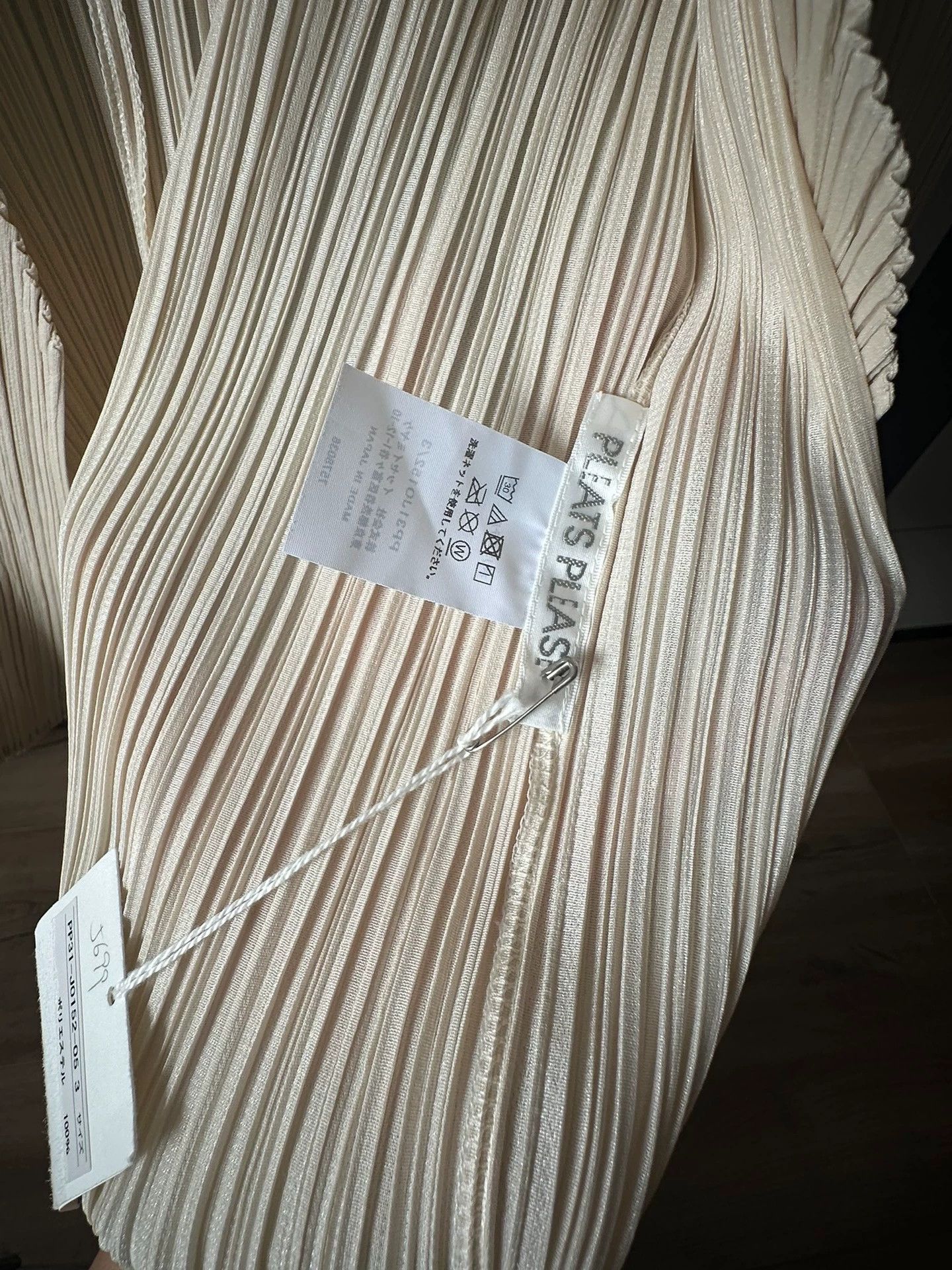 Issey Miyake issey miyake White heart-shaped collar cardigan long sleeved shirt Size US M / EU 48-50 / 2 - 3 Thumbnail