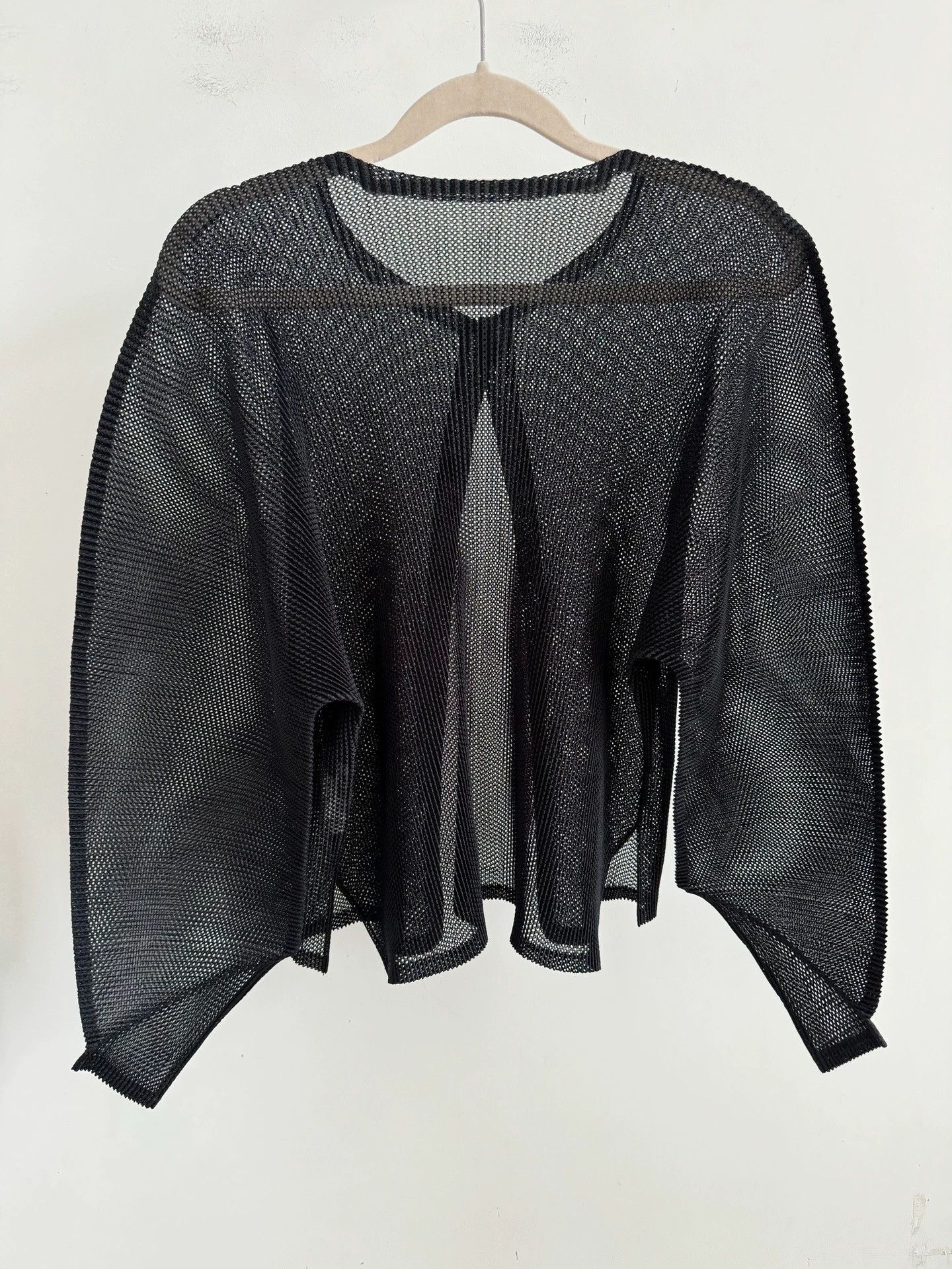 Issey Miyake issey miyake Black pleated long sleeved cardigan Size US S / EU 44-46 / 1 - 2 Thumbnail
