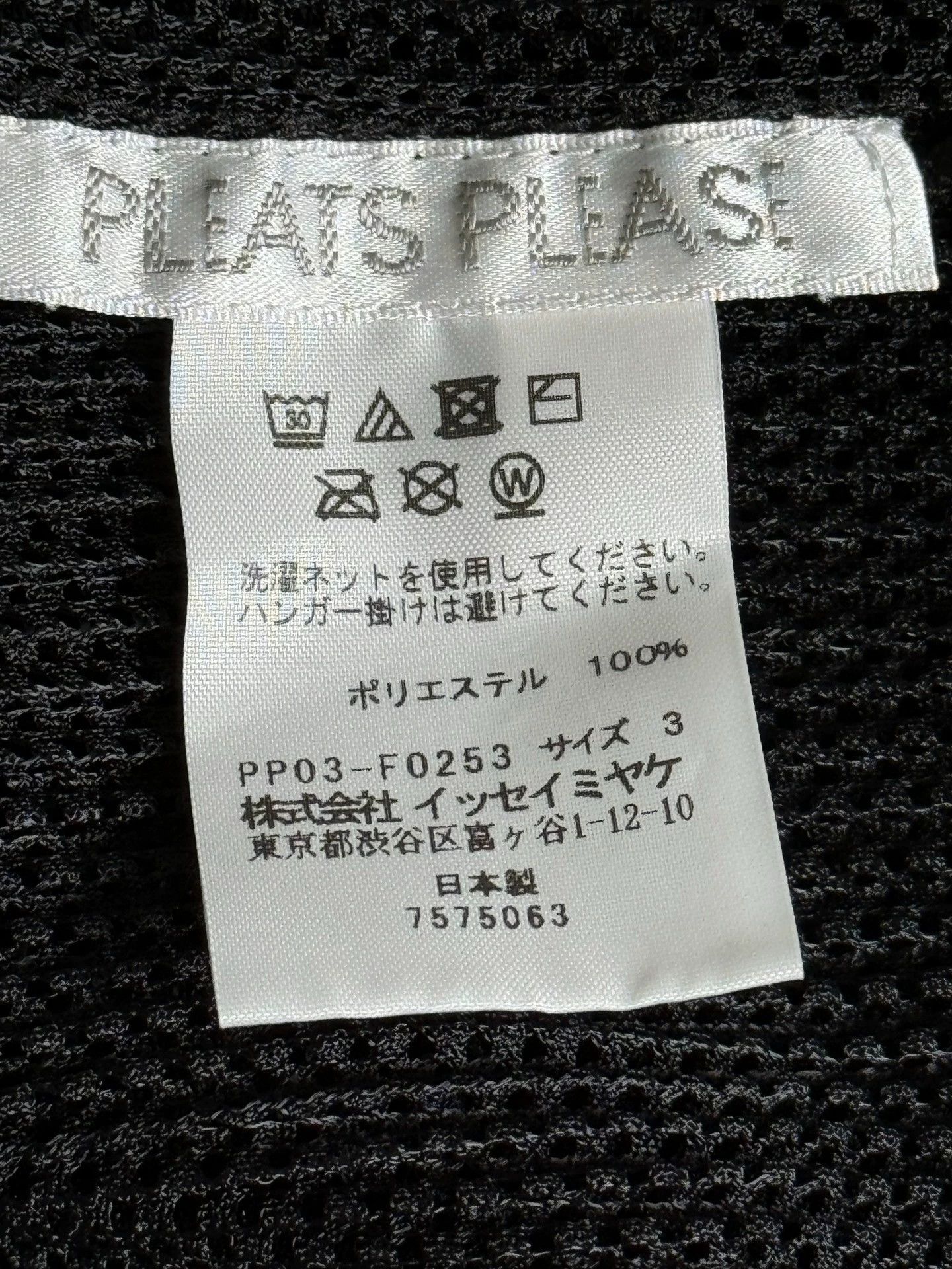 Issey Miyake issey miyake Black pleated long sleeved cardigan Size US S / EU 44-46 / 1 - 3 Thumbnail