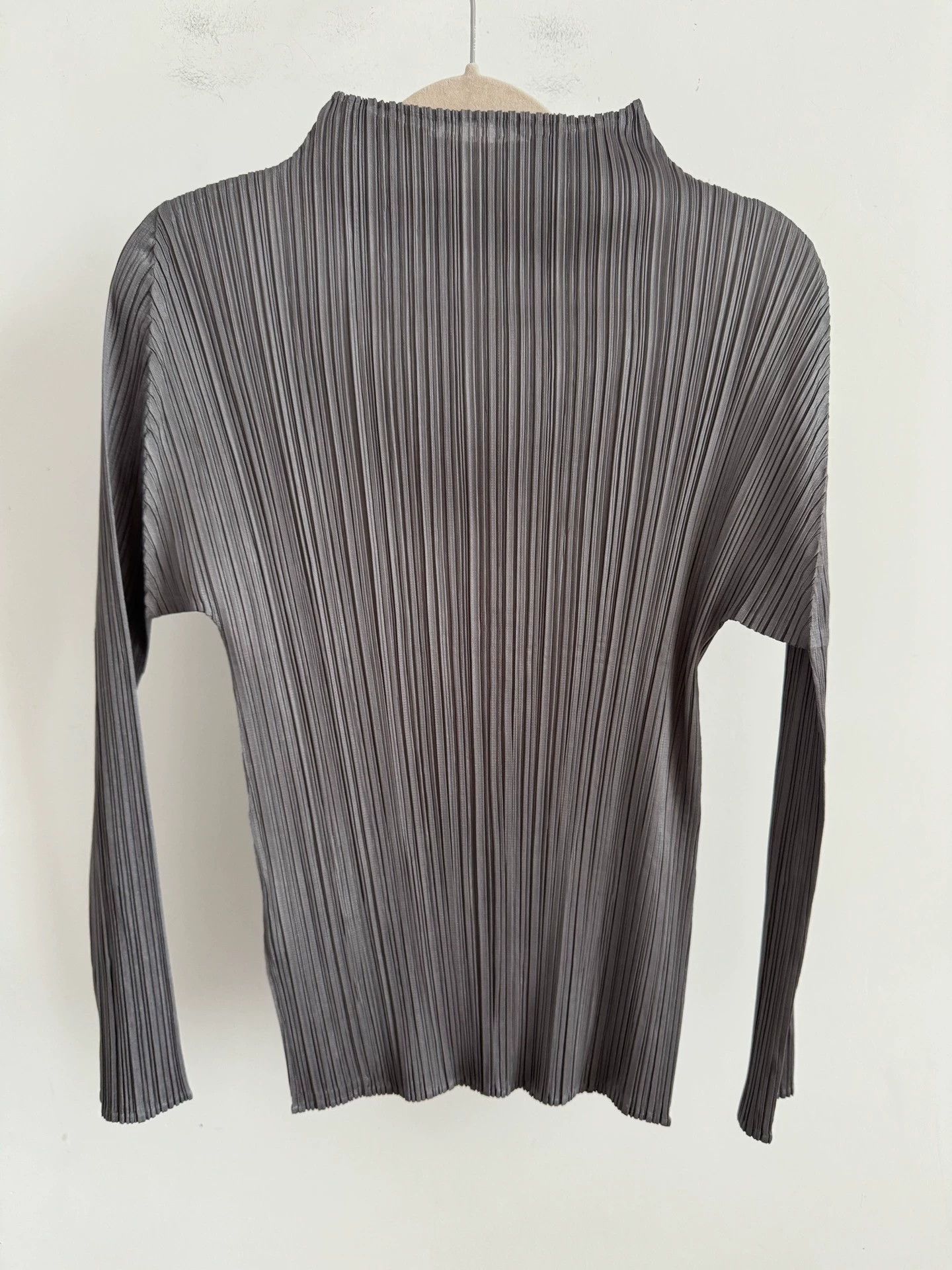 Issey Miyake issey miyake Grey pleated long sleeved shirt Size US S / EU 44-46 / 1 - 2 Thumbnail