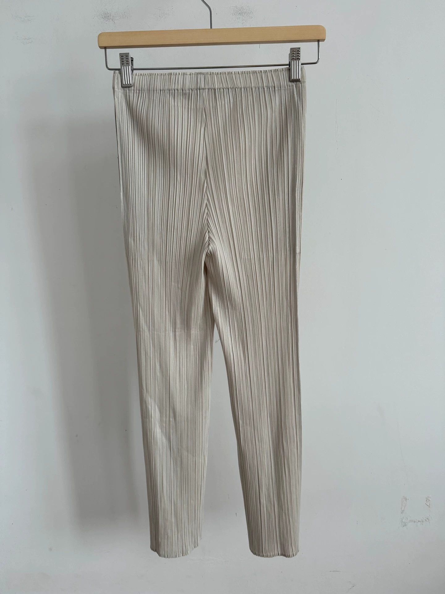 Issey Miyake issey miyake Grey pleated pants Size US 30 / EU 46 - 2 Thumbnail