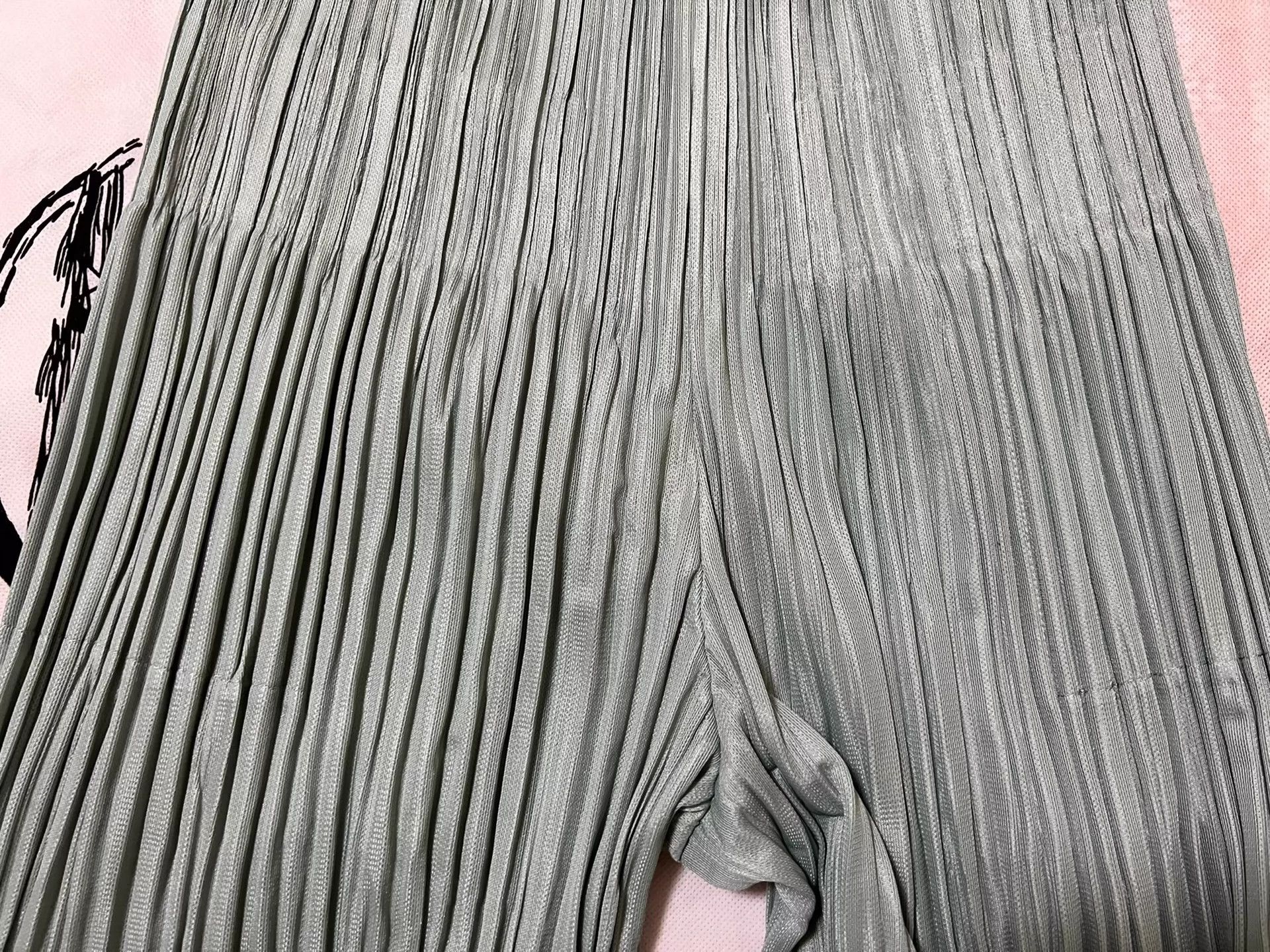 Issey Miyake issey miyake Grey pleated casual pants Size US 28 / EU 44 - 3 Thumbnail