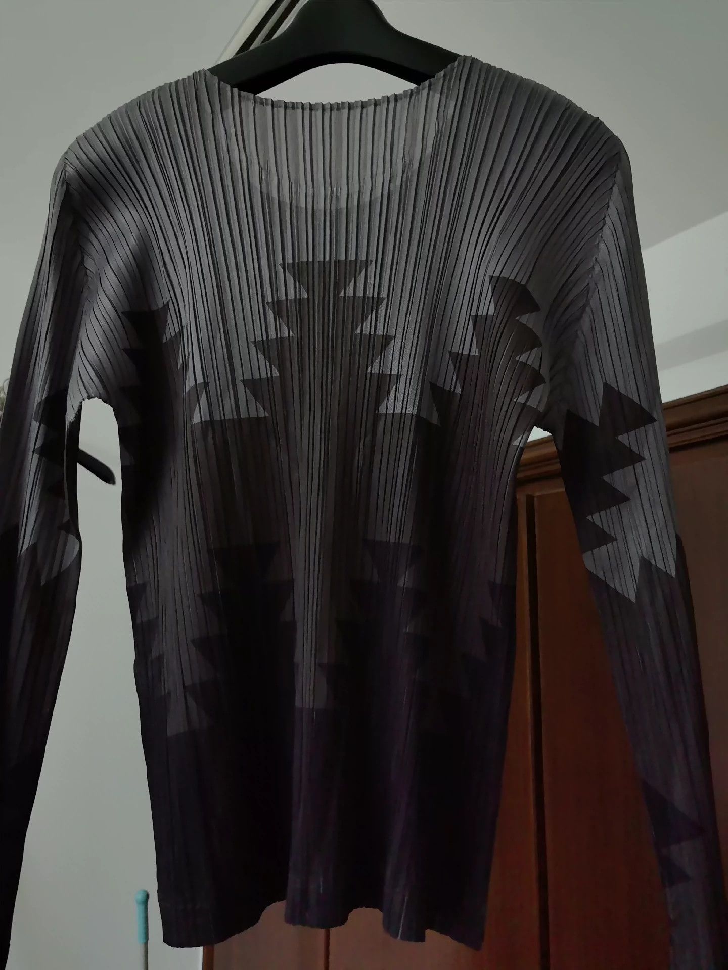 Issey Miyake issey miyake Grey gradient round neck long sleeved shirt Size US M / EU 48-50 / 2 - 2 Thumbnail