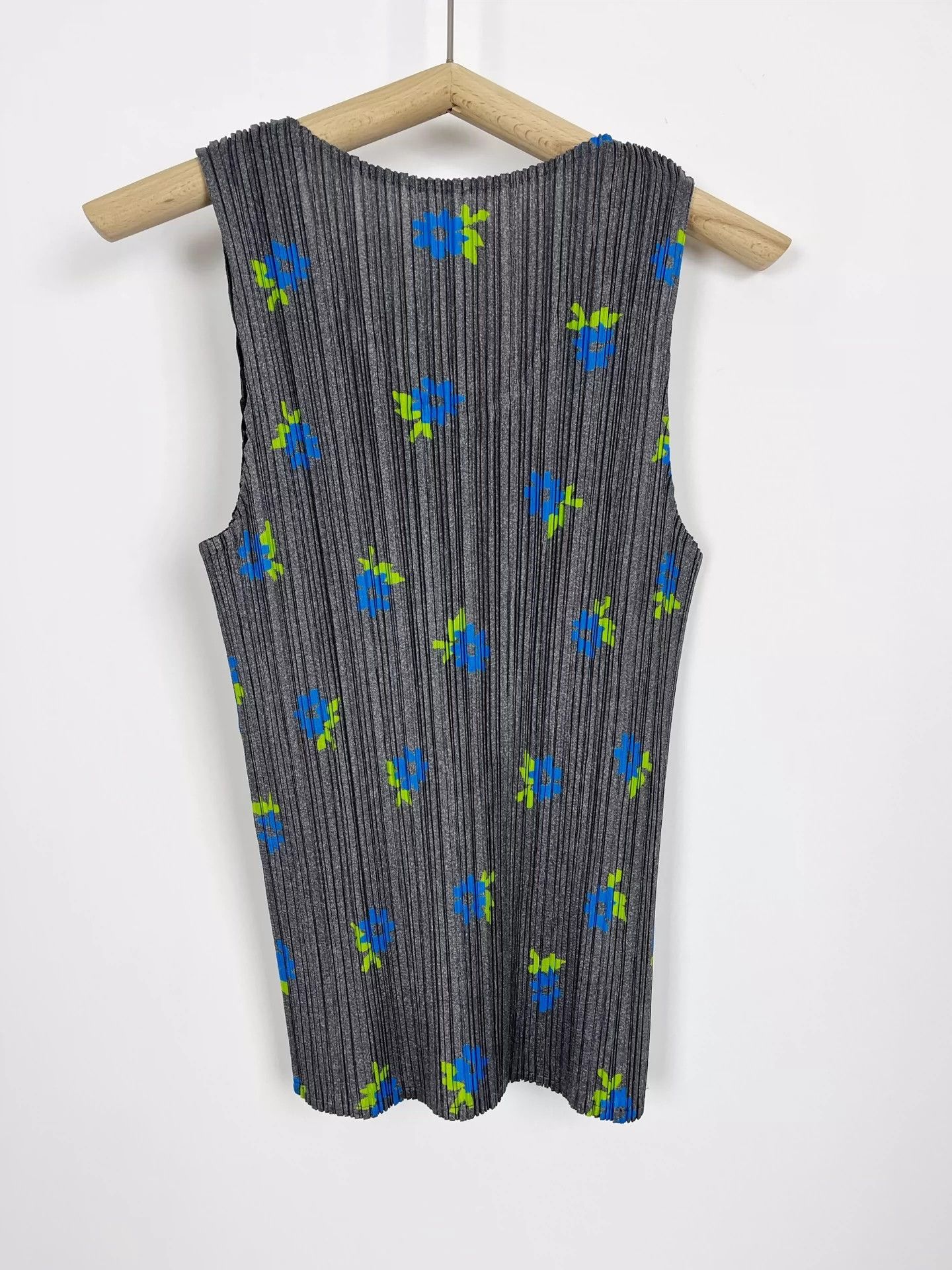 Issey Miyake issey miyake Pleated flower top Size US M / EU 48-50 / 2 - 2 Thumbnail