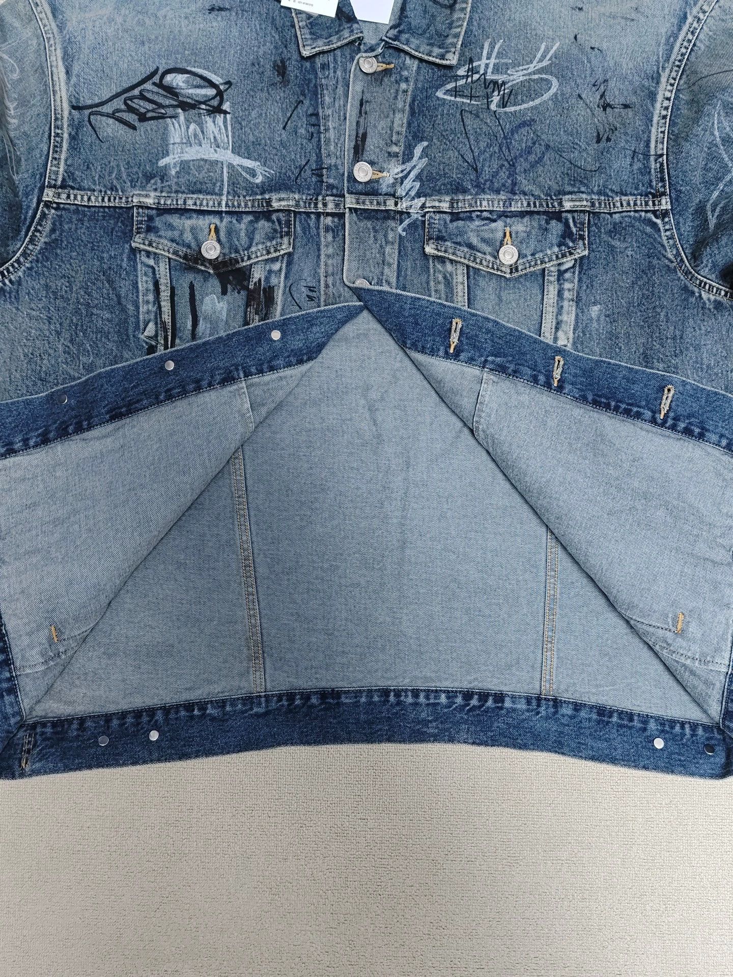 Balenciaga Balenciaga 23Fall blue graffiti hand-painted vintage denim jacket Size US M / EU 48-50 / 2 - 3 Thumbnail