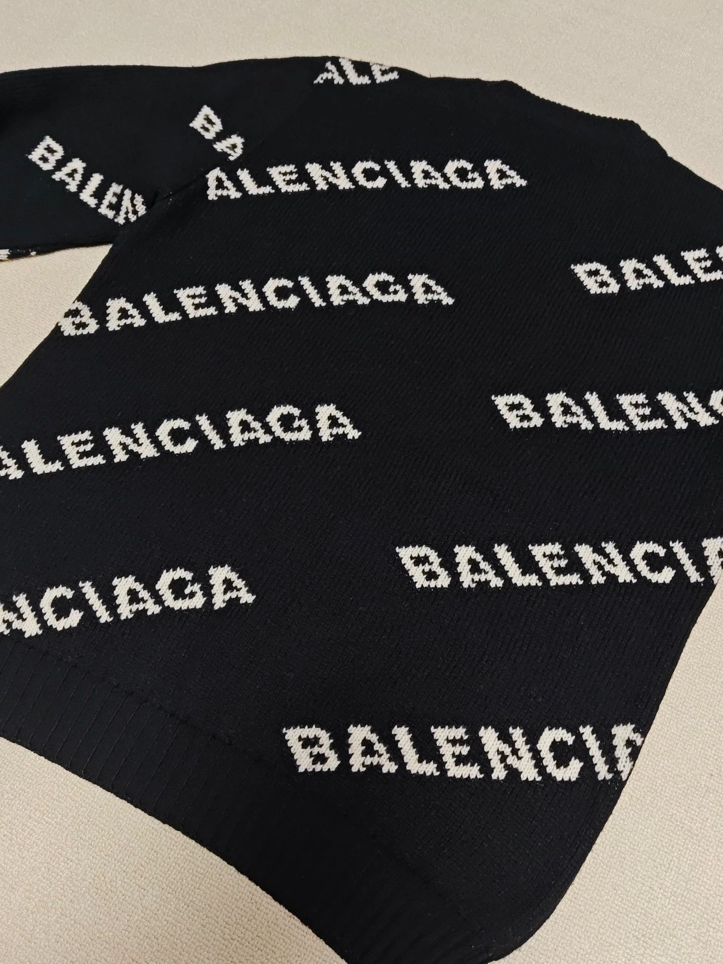 Balenciaga Balenciaga logo printed knitted long sleeved sweater Size US S / EU 44-46 / 1 - 3 Thumbnail