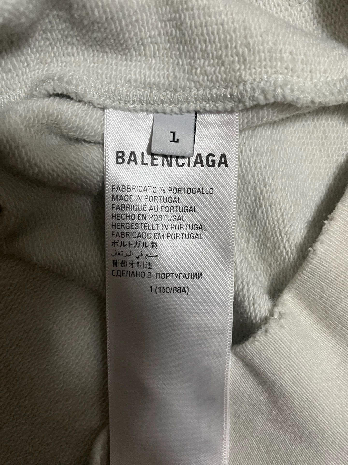 Balenciaga Balenciaga White Manchester United Mud Stained Damaged Old Hoodie Size US S / EU 44-46 / 1 - 5 Thumbnail