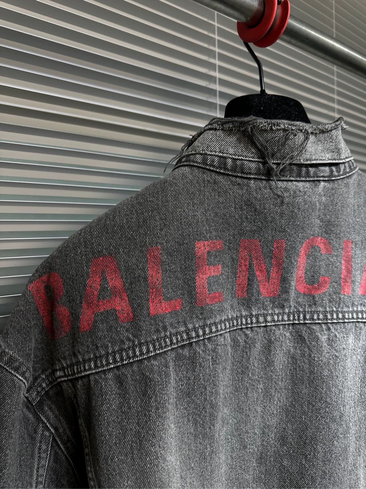 Balenciaga Balenciaga destroys denim jackets Size US M / EU 48-50 / 2 - 6 Thumbnail