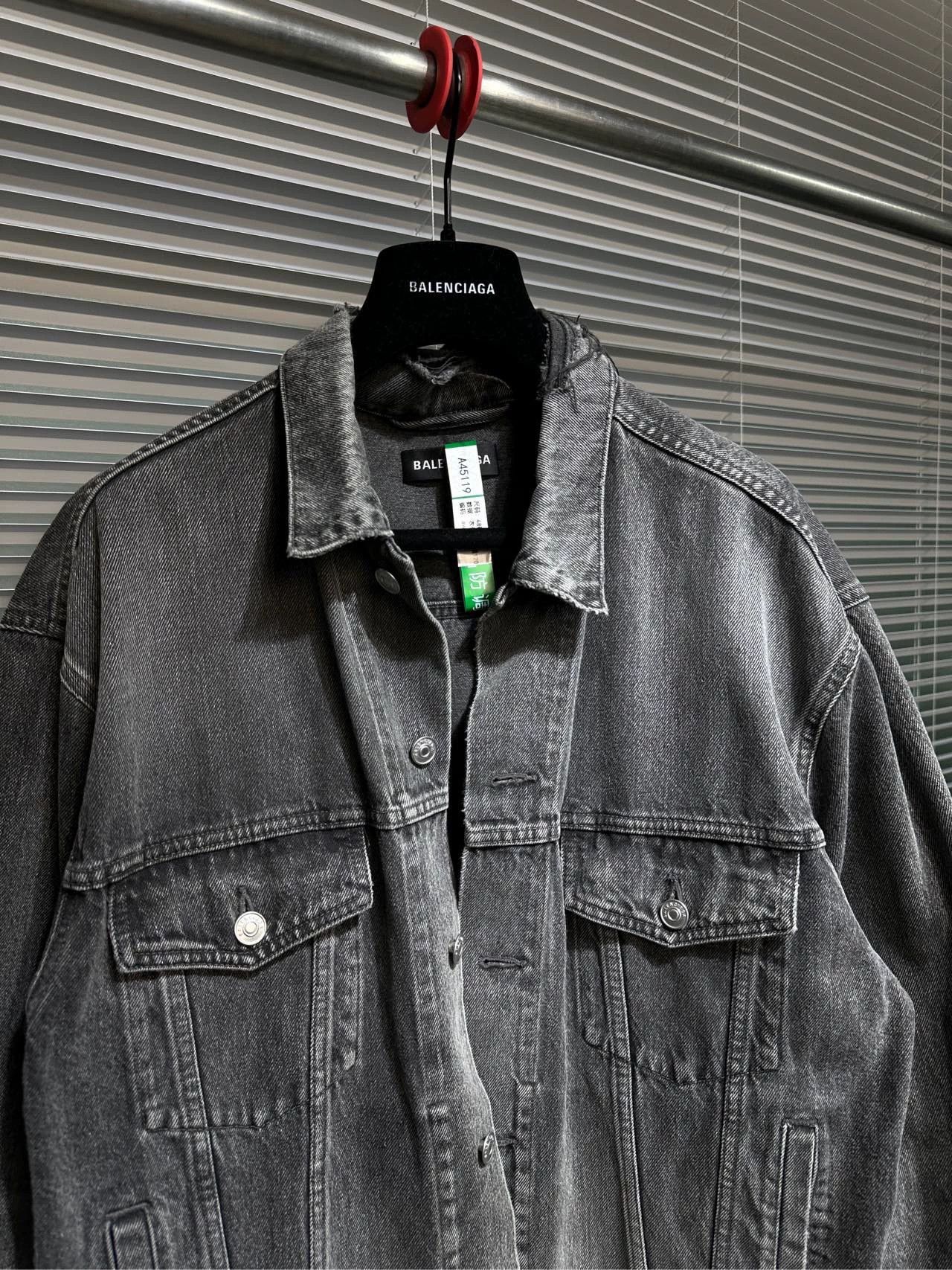 Balenciaga Balenciaga destroys denim jackets Size US M / EU 48-50 / 2 - 3 Thumbnail