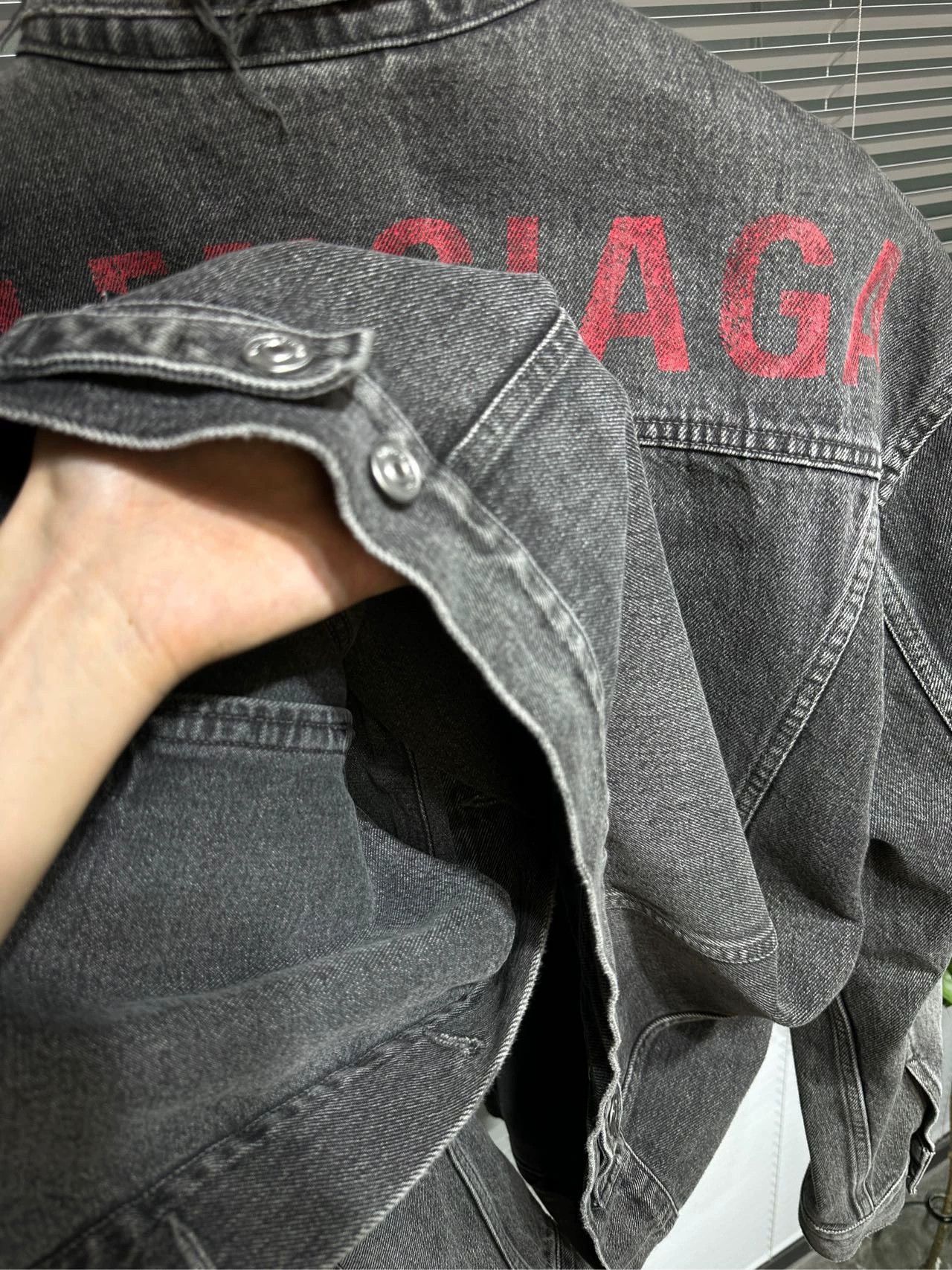 Balenciaga Balenciaga destroys denim jackets Size US M / EU 48-50 / 2 - 5 Thumbnail