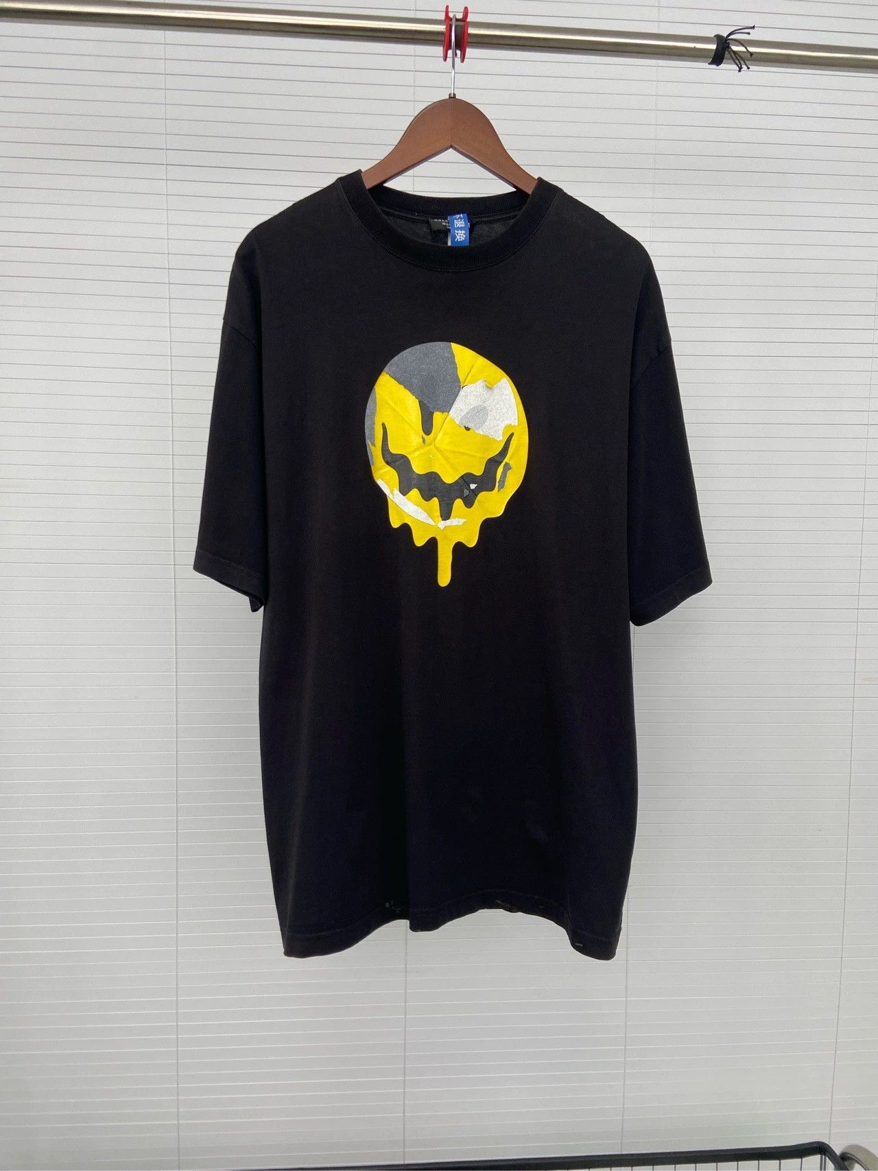 Balenciaga Balenciaga dissolved smiley face print round neck short sleeved shirt Size US L / EU 52-54 / 3 - 3 Thumbnail