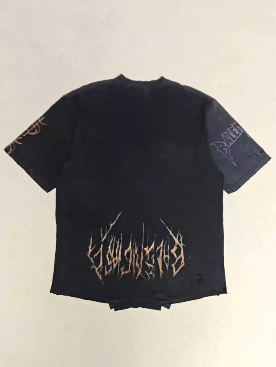 Balenciaga Balenciaga 23fw Inverted Iron Tower Mud Stained Damaged Water Washed Short Sleeve T-shirt Size US L / EU 52-54 / 3 - 2 Thumbnail
