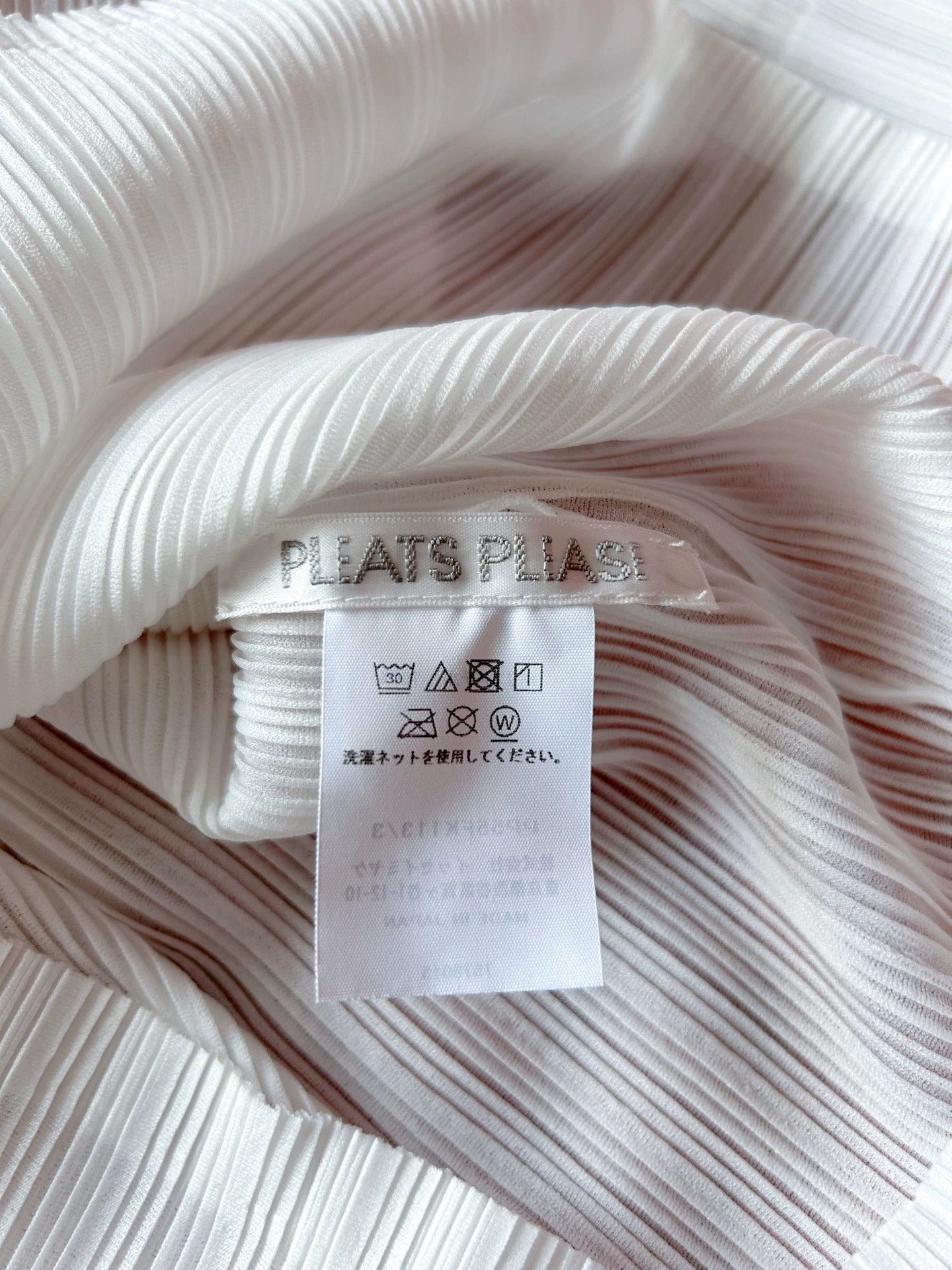 Issey Miyake issey miyake White elastic pleated long sleeved shirt Size US M / EU 48-50 / 2 - 8 Thumbnail