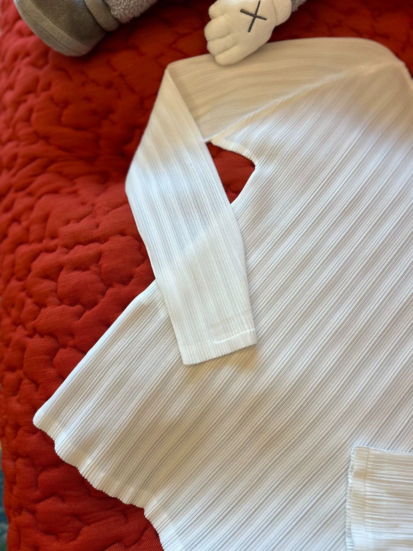 Issey Miyake issey miyake White elastic pleated long sleeved shirt Size US M / EU 48-50 / 2 - 6 Thumbnail