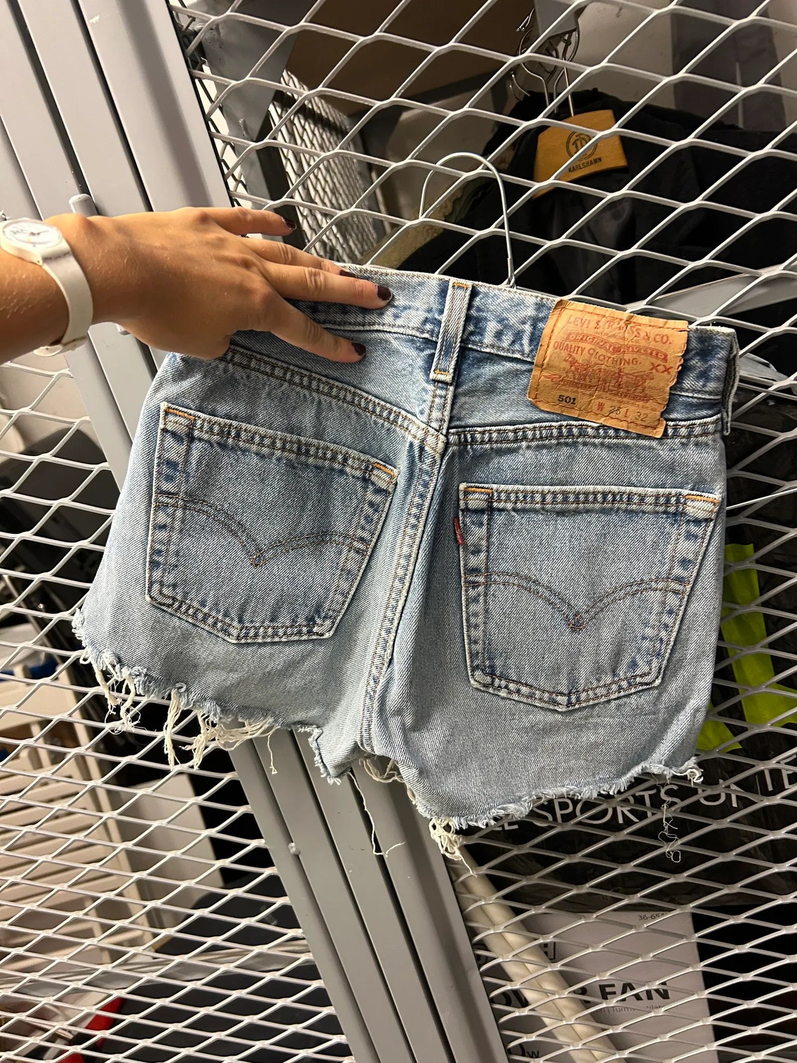 Levi's Levi's Shorts Size 26" / US 2 / IT 38 - 2 Thumbnail