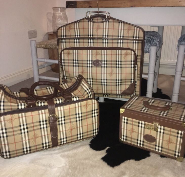 Burberry deals luggage set