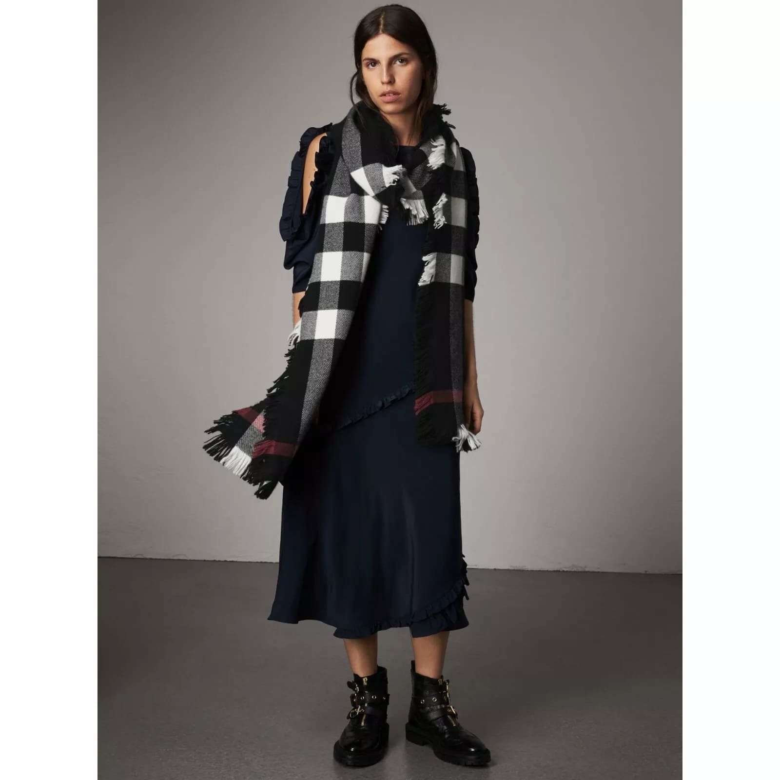 Burberry Black Half Mega Fashion Check Fringe Wool Scarf Size ONE SIZE - 9 Thumbnail