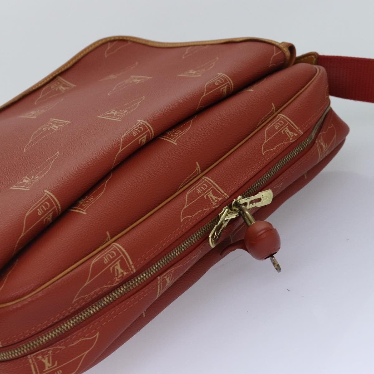 Louis Vuitton America's Cup Red Canvas Shoulder Bag (Pre-Owned) Size ONE SIZE - 4 Thumbnail