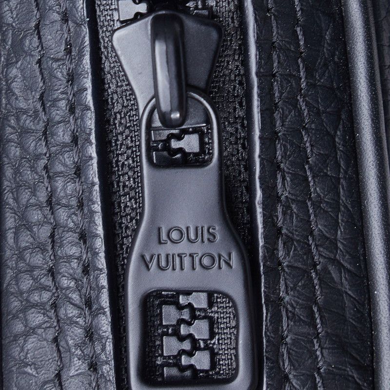 Louis Vuitton Louis Vuitton Louis Vuitton Monogram Utility Side Bag Shoulder Bag M53298 Black Leather Leather Crossbody Bag M53298 in Very Good Condition Size ONE SIZE - 7 Thumbnail