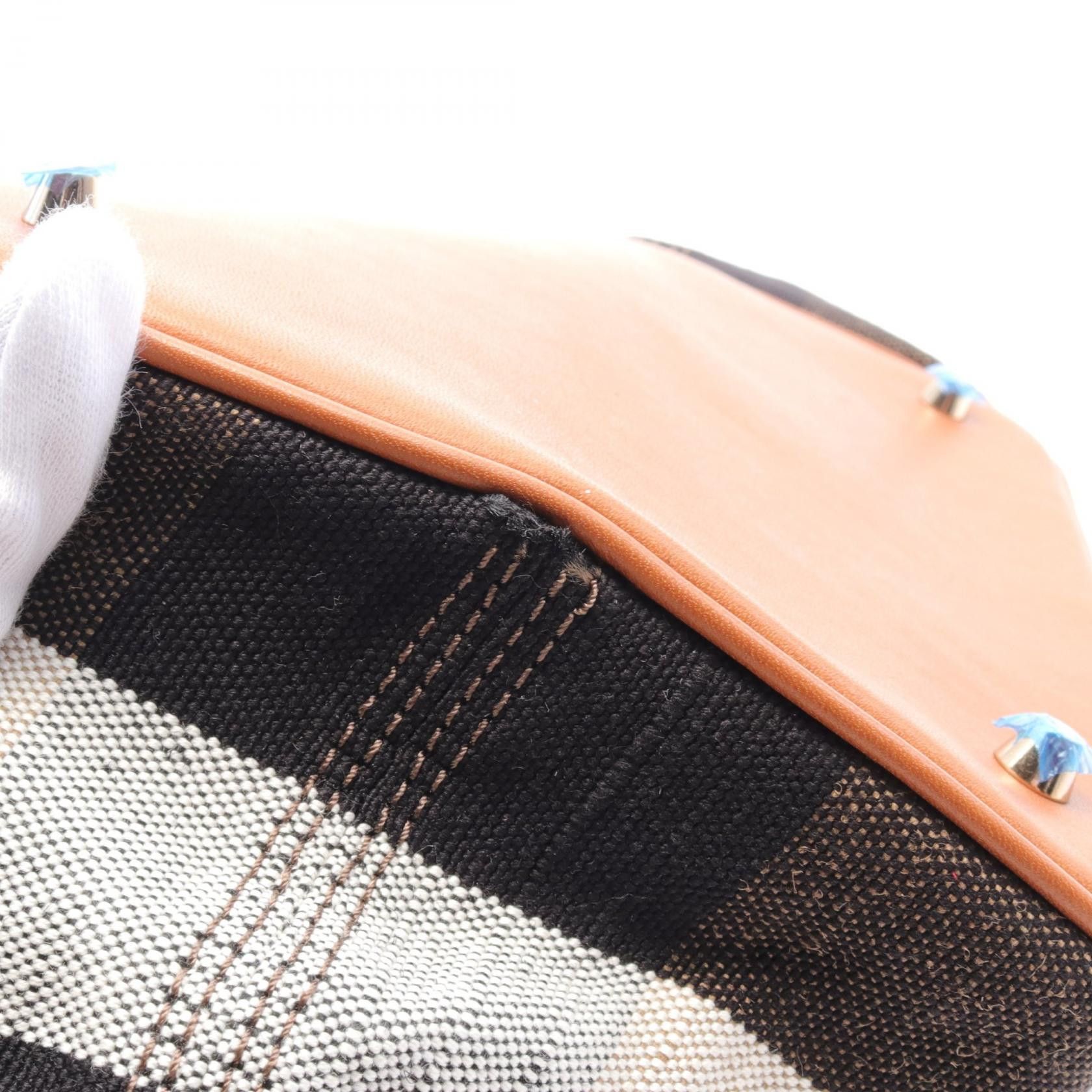 Burberry Burberry The Medium Ashby Canvas Shoulder Bag 3945728 in Great Condition Size ONE SIZE - 6 Thumbnail