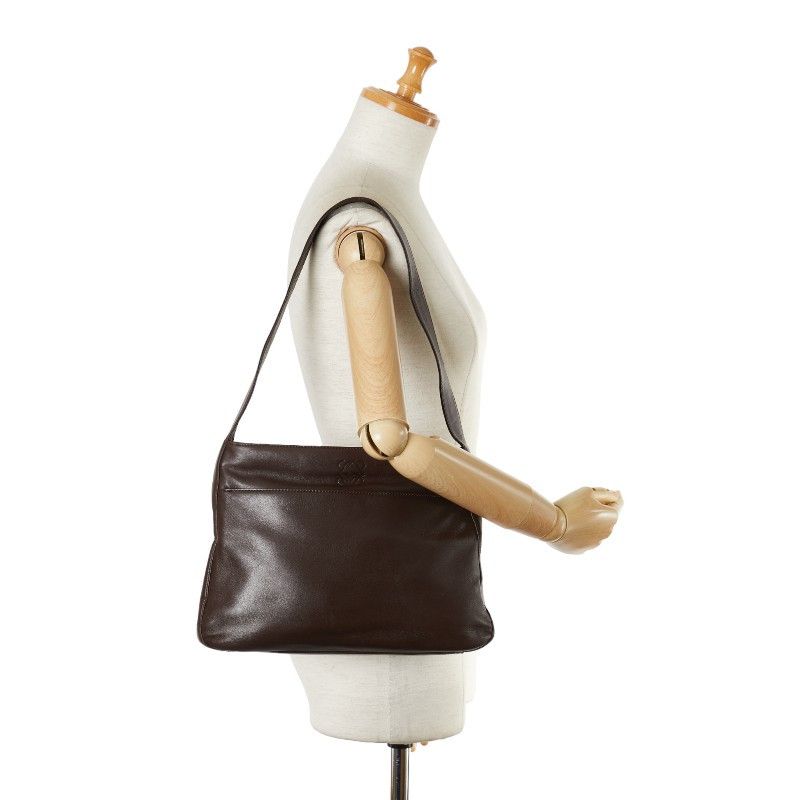 Loewe Loewe Loewe Leather Anagram Semi Shoulder Bag Leather Shoulder Bag in Very Good Condition Size ONE SIZE - 10 Thumbnail