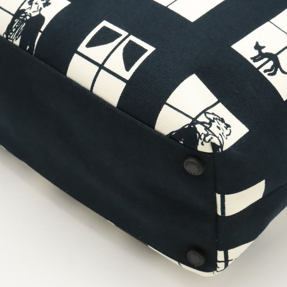 Chanel Chanel Chanel Canvas Windows Line Coco Mark Tote Bag Canvas Tote Bag in Great Condition Size ONE SIZE - 3 Thumbnail