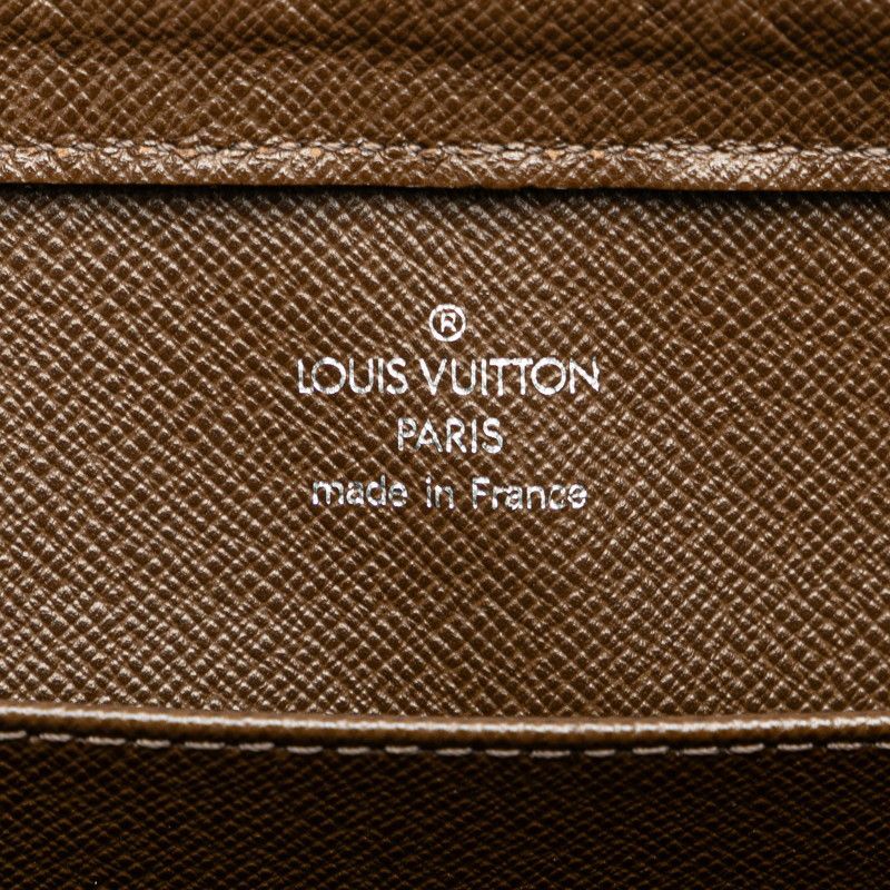 Louis Vuitton Louis Vuitton Louis Vuitton Taiga Baikal Leather Clutch Bag M30188 Leather Clutch Bag M30188 in Great Condition Size ONE SIZE - 5 Thumbnail