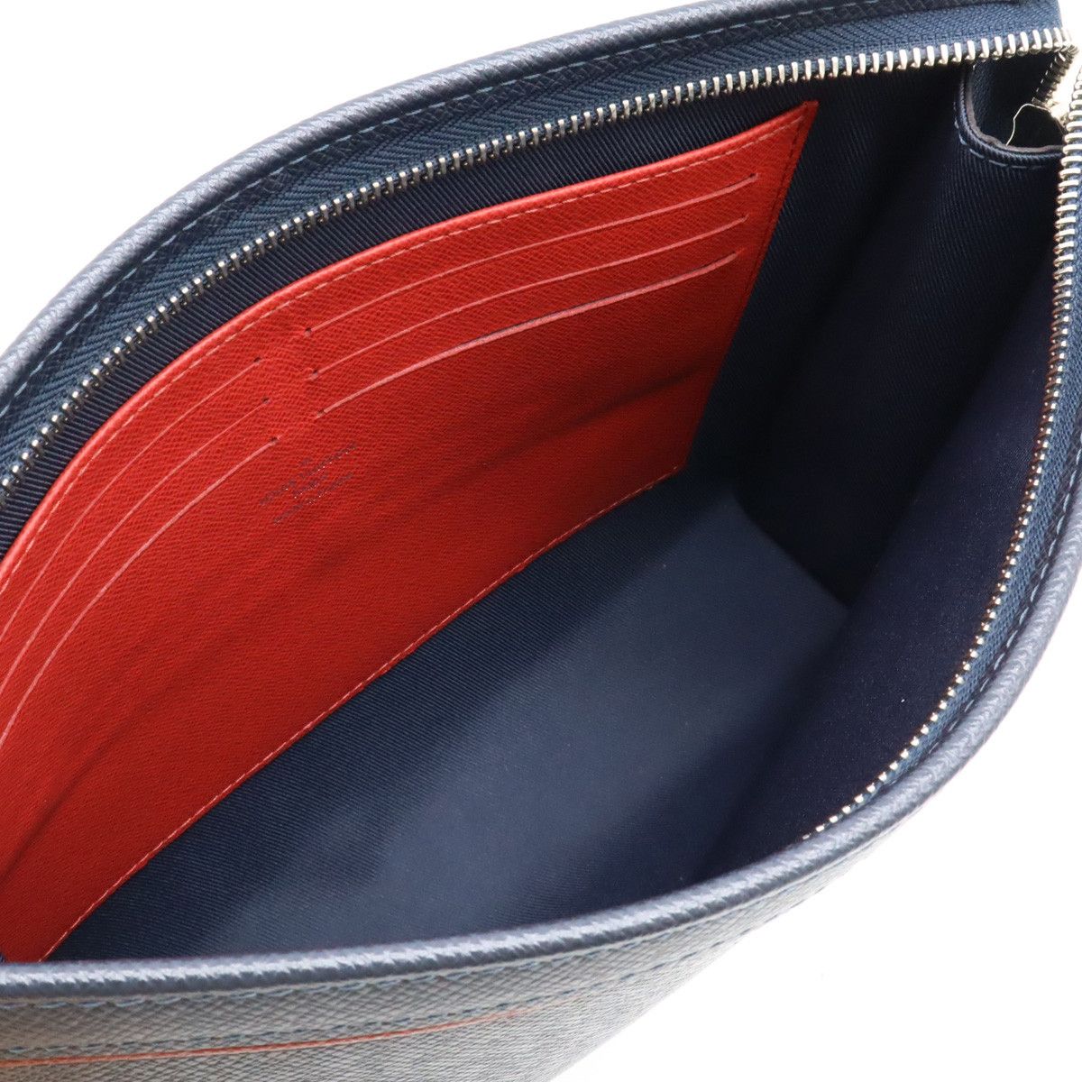 Louis Vuitton Louis Vuitton Louis Vuitton Taiga Leather Pochette Voyage MM Clutch M63394 Leather Clutch Bag M63394 in Great Condition Size ONE SIZE - 5 Thumbnail