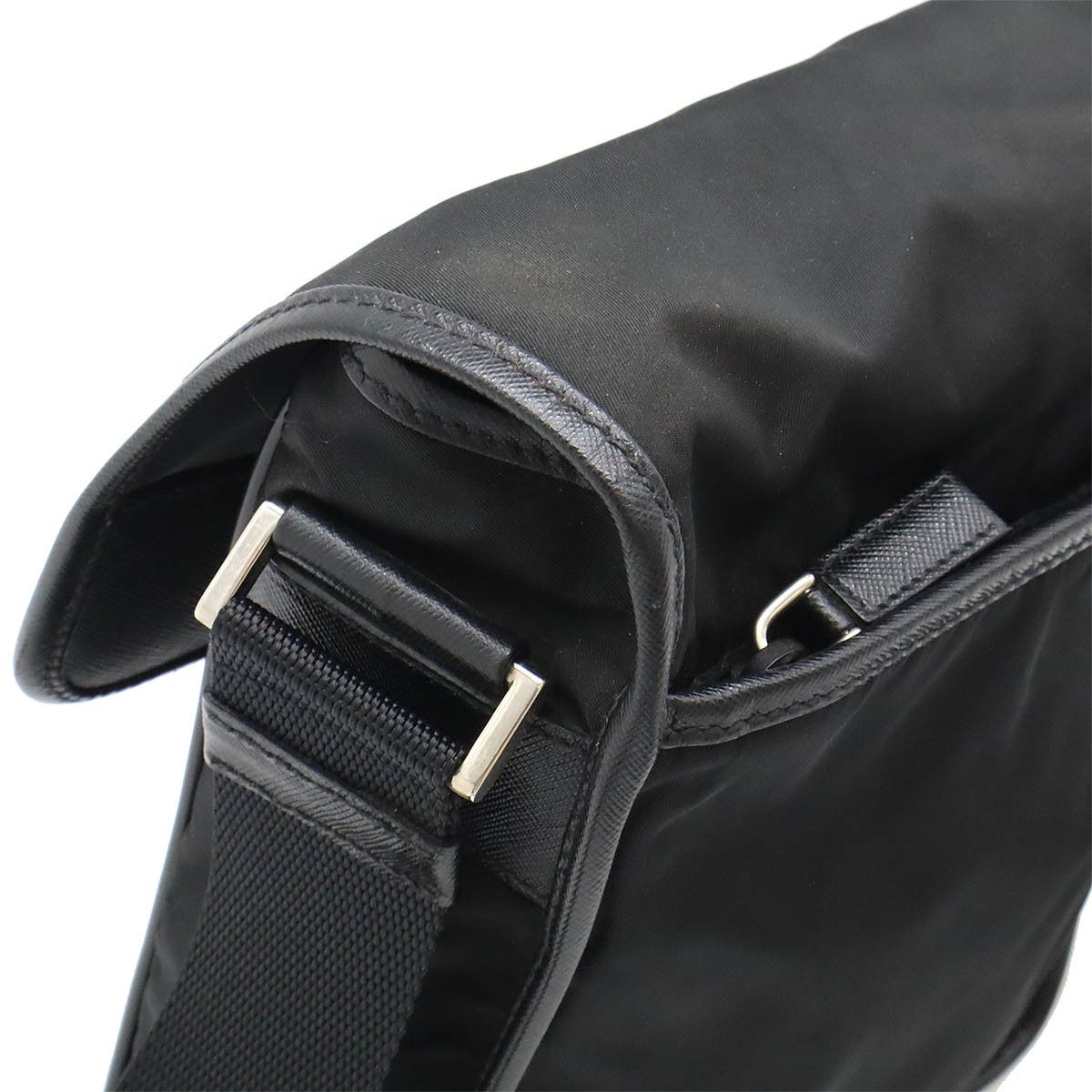 Prada Prada Prada Nylon/Leather Shoulder Bag Pochette V167 Canvas Crossbody Bag V167 in Great Condition Size ONE SIZE - 4 Thumbnail