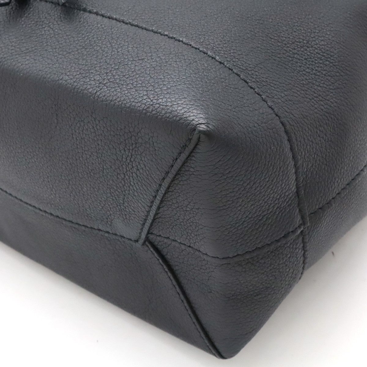 Louis Vuitton Louis Vuitton Louis Vuitton Lockme Calf Leather Backpack M41815 Leather Backpack M41815 in Very Good Condition Size ONE SIZE - 3 Thumbnail