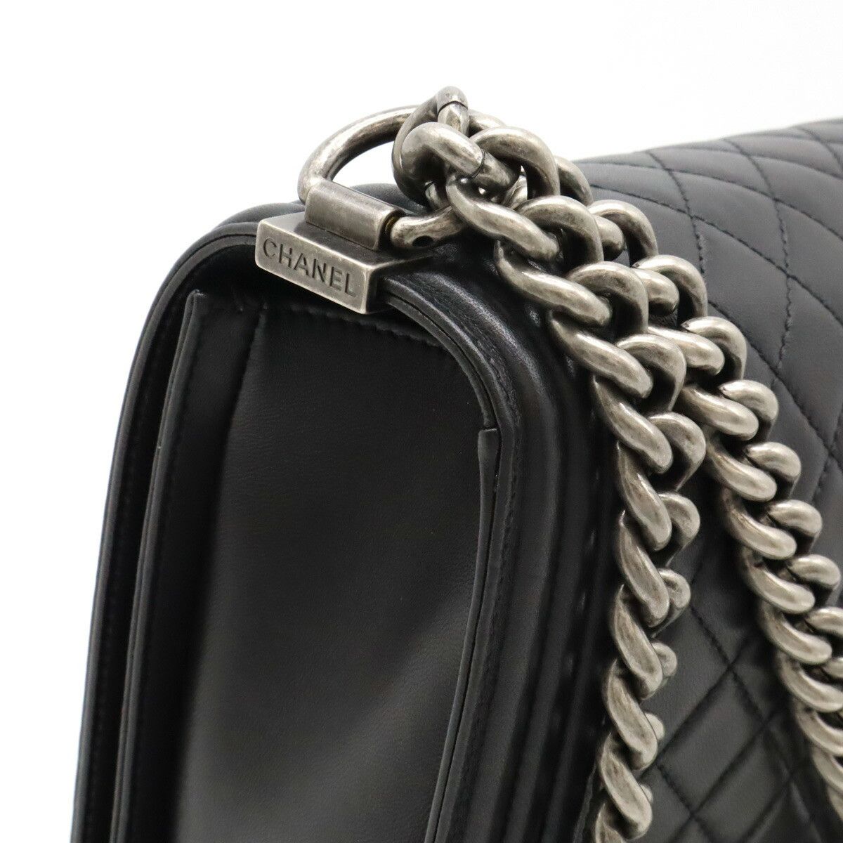 Chanel Chanel Chanel Boy Matelasse Leather Shoulder Bag Leather Shoulder Bag in Great Condition Size ONE SIZE - 4 Thumbnail
