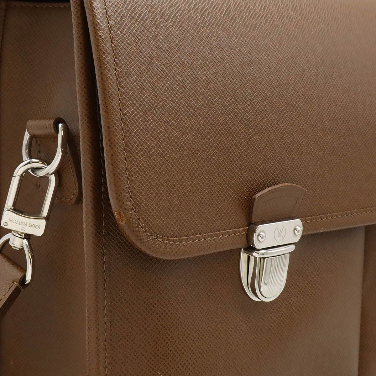 Louis Vuitton Louis Vuitton Louis Vuitton Taiga Anton Briefcase M32619 Leather Business Bag M32619 in Great Condition Size ONE SIZE - 4 Thumbnail